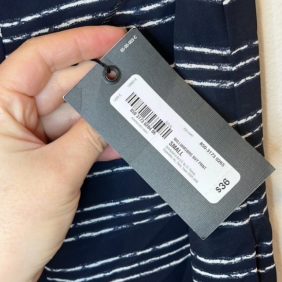 Stylus Williamsburg Navy Blue Abstract Print Sleeveless V Neck Blouse NWT - Picture 3 of 4